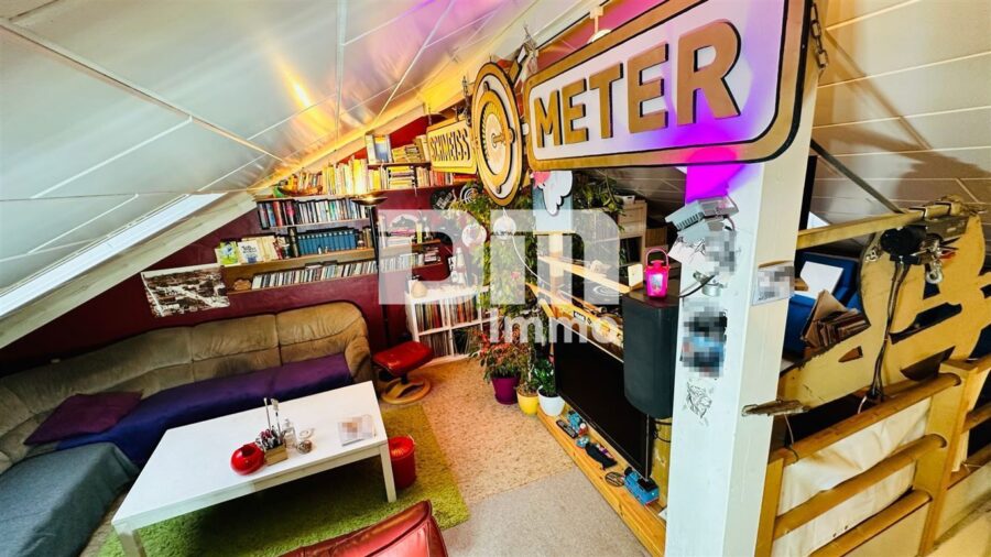 (R)eserviert!Imposante Tennishalle/ Komplex mit Gastronomie und Wohneinheit - Wohneinheit Empore OG/DG